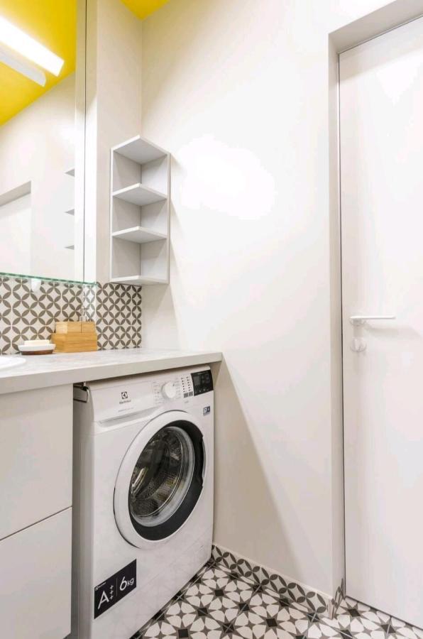 Happy Inn Vip, Self Check-In-24X7, A-C, Parking-In-The-Underground-Garage VNO Exteriér fotografie