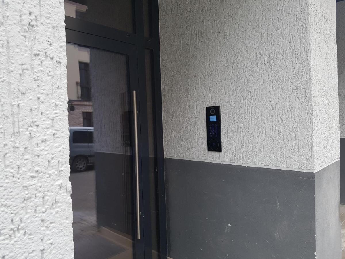 Happy Inn Vip, Self Check-In-24X7, A-C, Parking-In-The-Underground-Garage VNO Exteriér fotografie